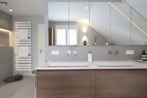 Modernes Baddesign - Lichtdurchflutete Eleganz und stilvolle Details