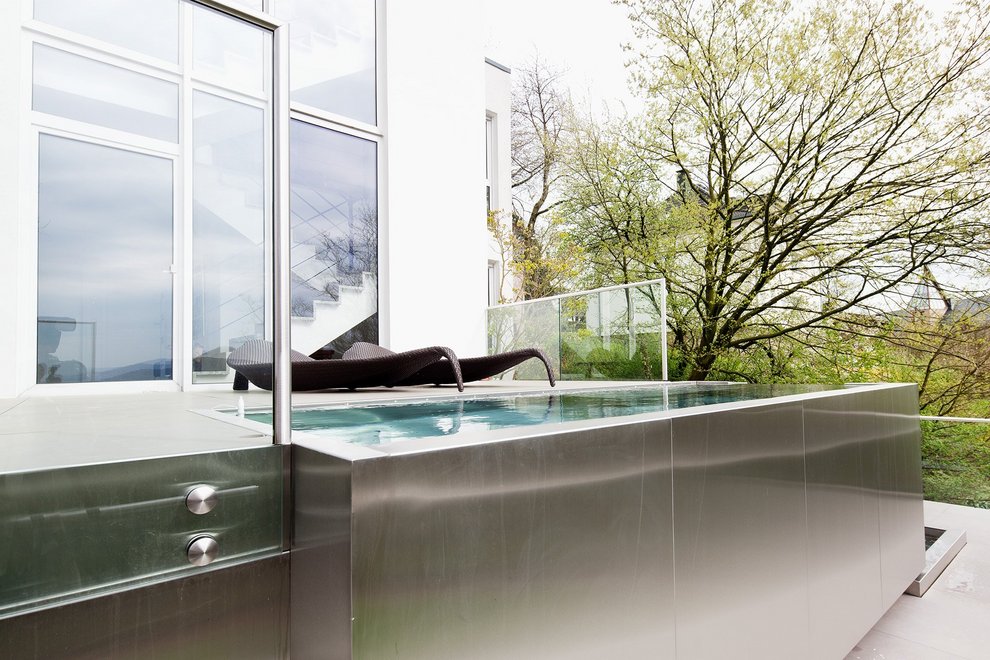 Edelstahlpool mit Ausblick