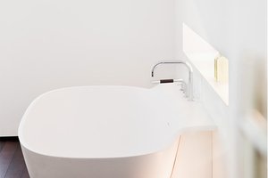 Badewanne im Schlafzimmer - Eine Schlafzimmer & Badezimmer Kombination