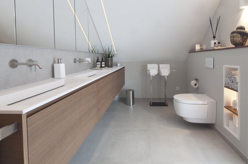 Modernes Baddesign - Lichtdurchflutete Eleganz und stilvolle Details